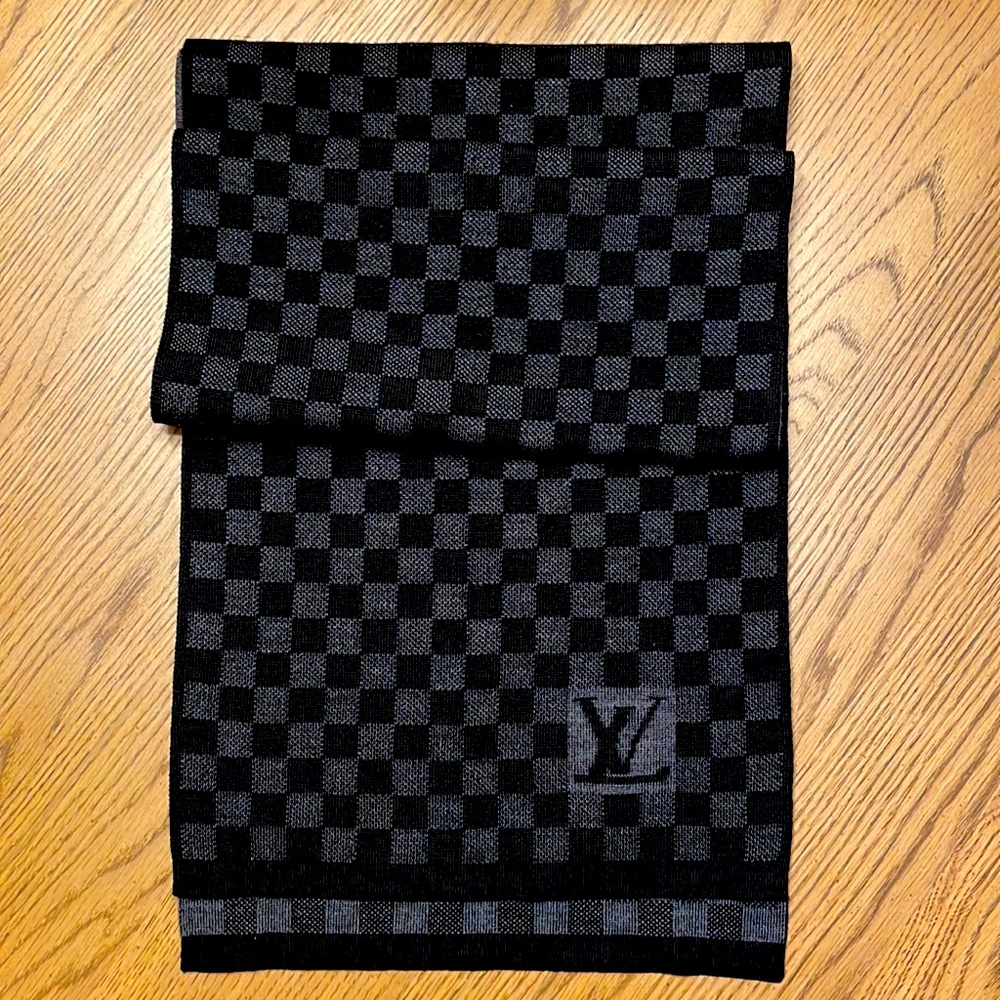 Louis Vuitton Petit Damier Scarf